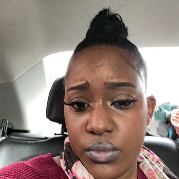 Meet your Posher, Nicole - Picture 1 of 1